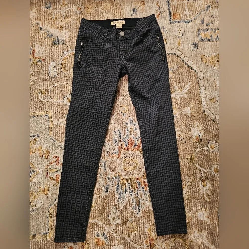 Democracy ab technology sz 4, blue and black houndstooth, super cute with